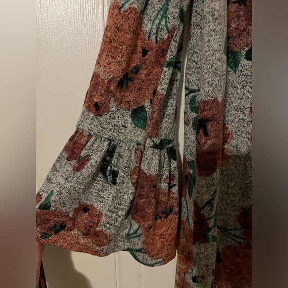 Maurices Women’s Knit Sweater with‎ Bell Sleeves Size Large - Picture 3 of 4